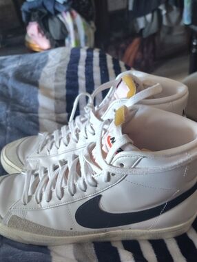 Vintage Sz 9Nike White High-Top Sneakers with Black Swoosh and Yellow Tongue Tab